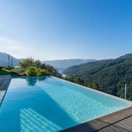 Waterfall View In Paradise Feriehus
